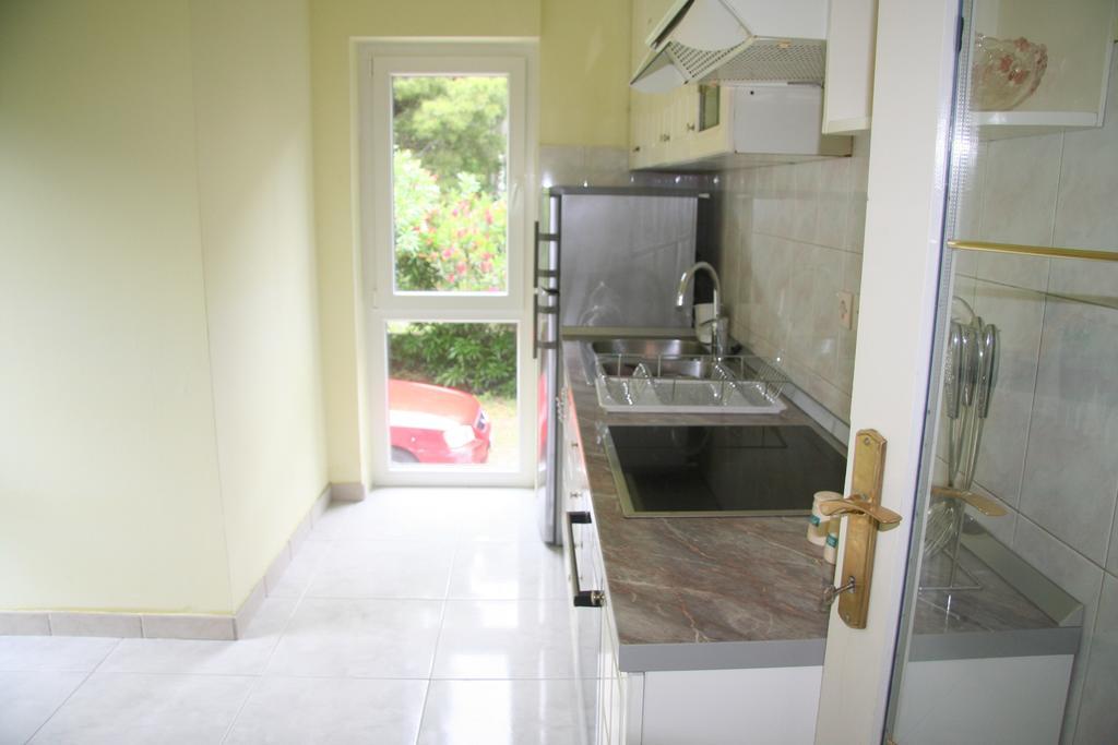 Sabina Apartments Omiš Quarto foto
